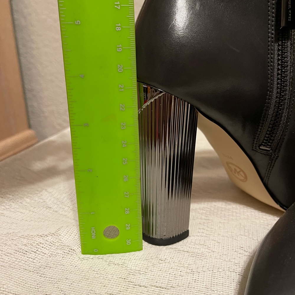✅MICHAEL KORS✅  Leather Bootie - Picture 12 of 16